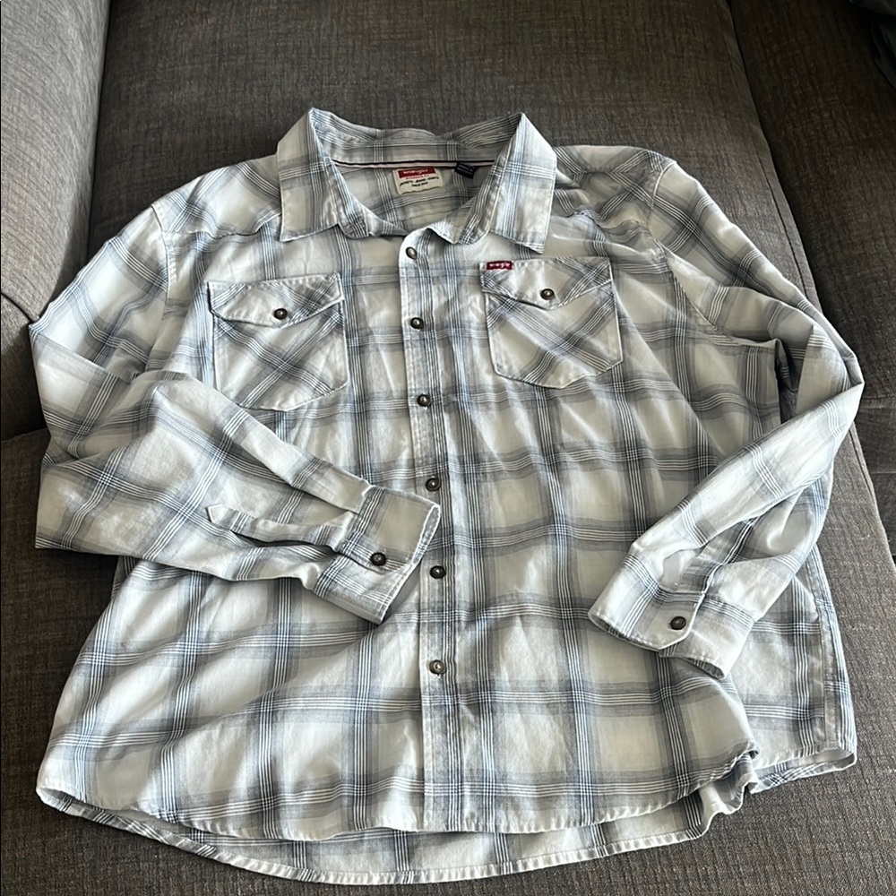 Wrangler Blue and White Casual Button Down Shirt